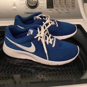 Nike Youth Roshes